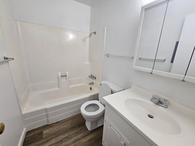 5570 Mountain View Drive, Redding, CA 96003