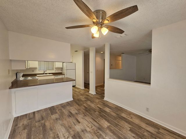 5570 Mountain View Drive, Redding, CA 96003