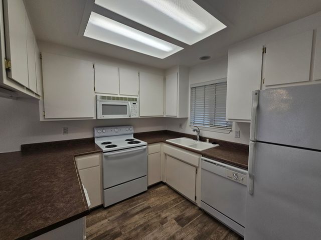 5570 Mountain View Drive, Redding, CA 96003