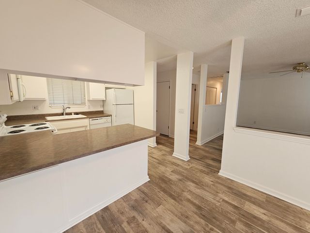 5570 Mountain View Drive, Redding, CA 96003