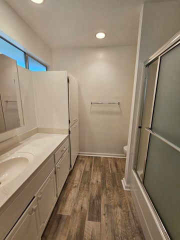 5570 Mountain View Drive, Redding, CA 96003