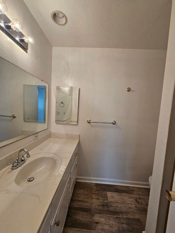 5570 Mountain View Drive, Redding, CA 96003