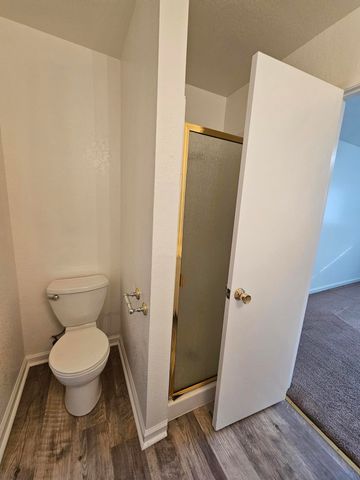 5570 Mountain View Drive, Redding, CA 96003