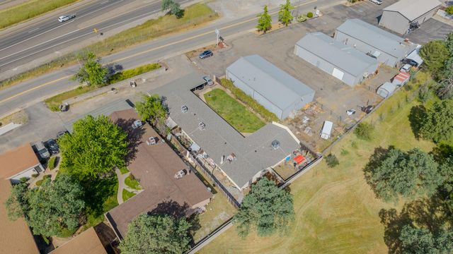 5570 Mountain View Drive, Redding, CA 96003