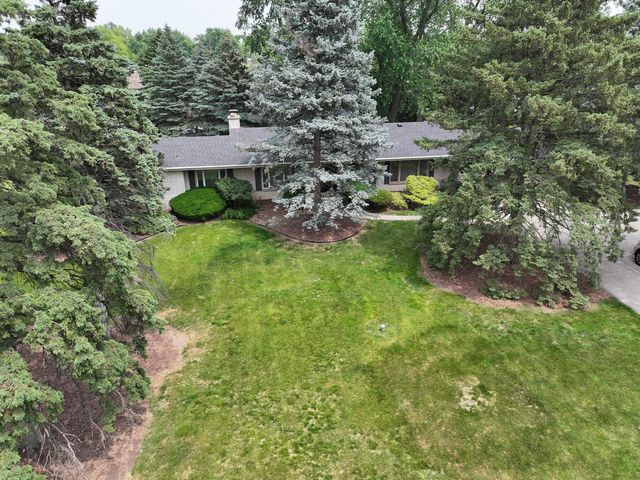 305 S Lambert Road, Glen Ellyn, IL 60137