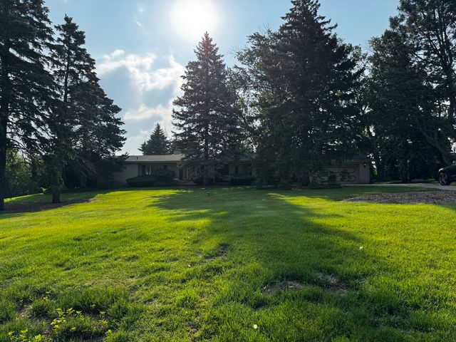 305 S Lambert Road, Glen Ellyn, IL 60137