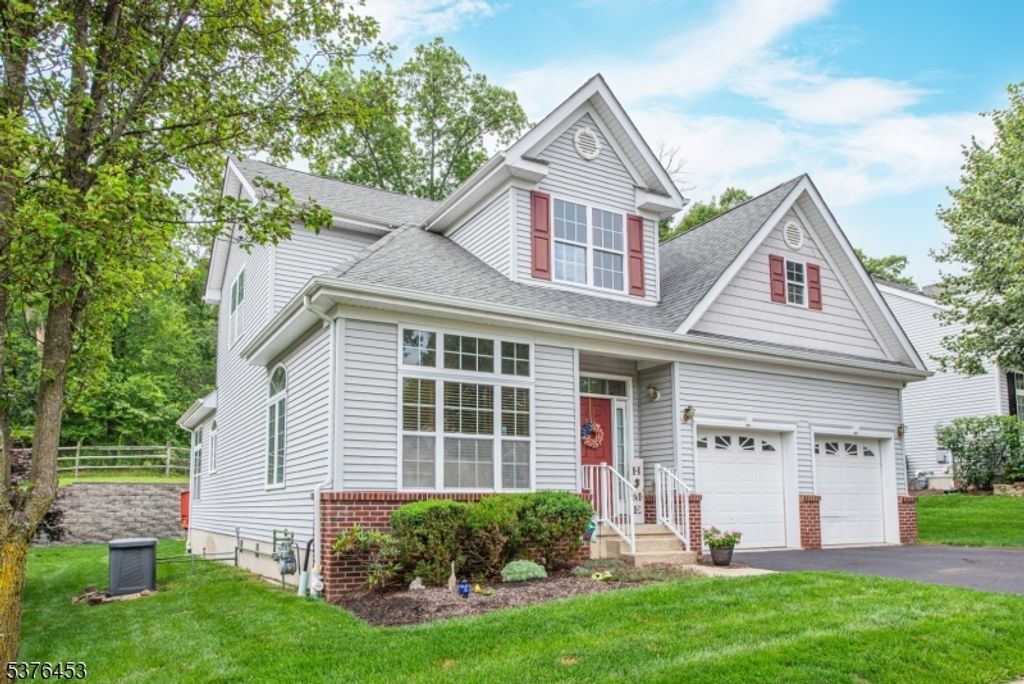 103 Ondish Ct, Mount Arlington Boro, NJ 07856
