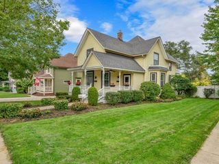 202 N 5th Street, St. Charles, IL 60174