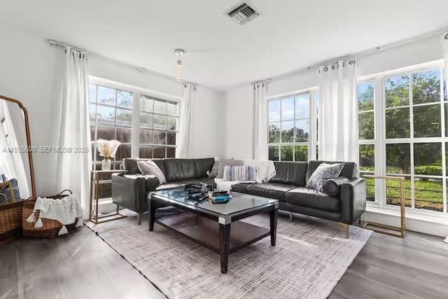 909 NE 7th Street, Pompano Beach, FL 33060