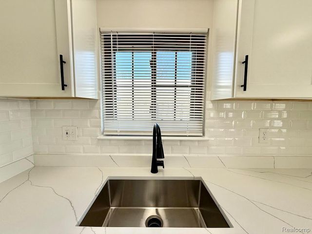 27032 Joan Street, Taylor, MI 48180