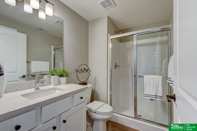 17522 Robin Drive, Omaha, NE 68136