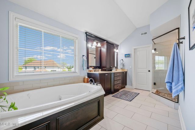 3832 Timber Valley Drive, Maumee, OH 43537