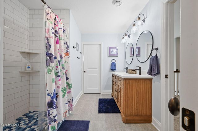 3832 Timber Valley Drive, Maumee, OH 43537