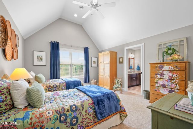 3832 Timber Valley Drive, Maumee, OH 43537