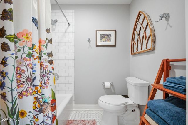 3832 Timber Valley Drive, Maumee, OH 43537