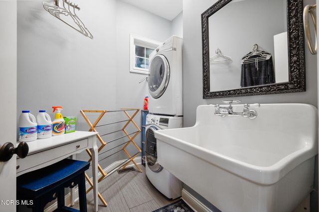 3832 Timber Valley Drive, Maumee, OH 43537