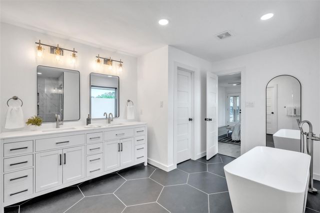 2100 Apricot Glen DR, Austin, TX 78746