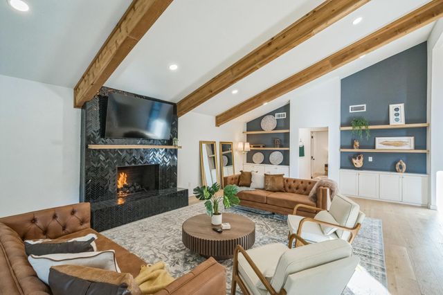 2100 Apricot Glen DR, Austin, TX 78746