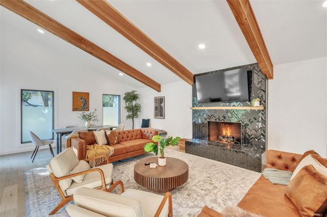 2100 Apricot Glen DR, Austin, TX 78746