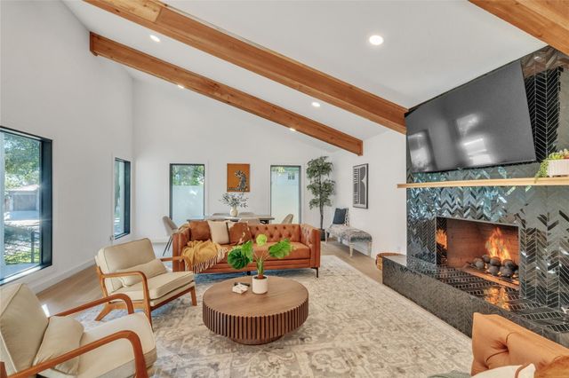 2100 Apricot Glen DR, Austin, TX 78746