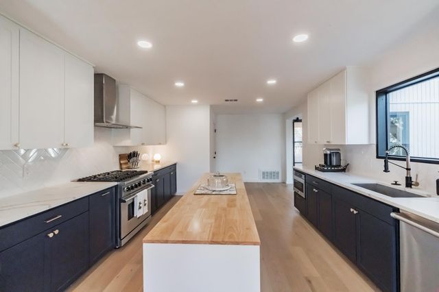 2100 Apricot Glen DR, Austin, TX 78746