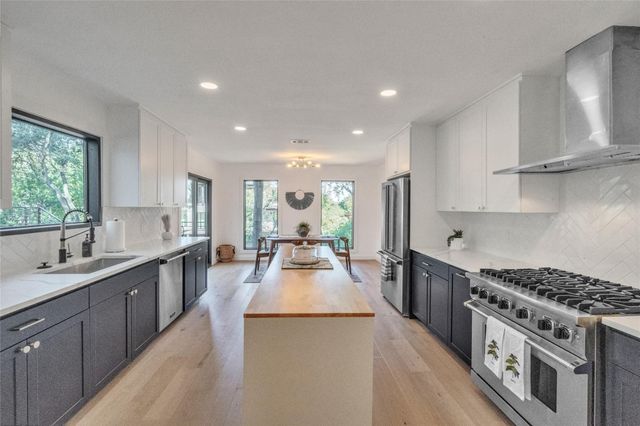 2100 Apricot Glen DR, Austin, TX 78746