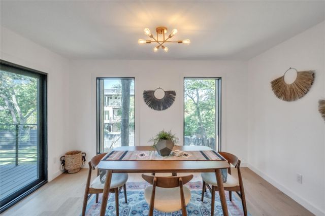 2100 Apricot Glen DR, Austin, TX 78746