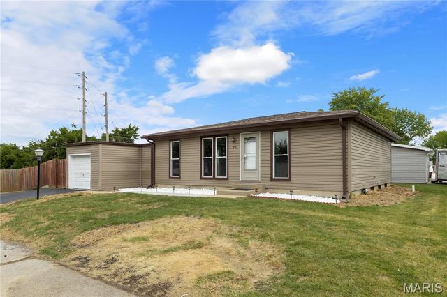 32 Plum Tree Drive, St Peters, MO 63376