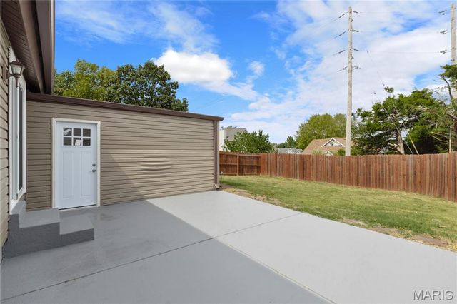 32 Plum Tree Drive, St Peters, MO 63376
