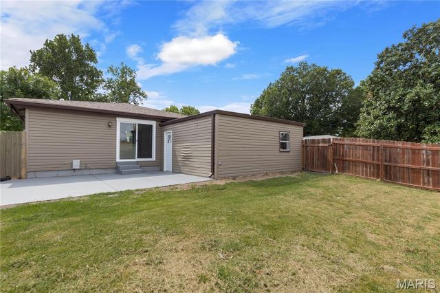 32 Plum Tree Drive, St Peters, MO 63376