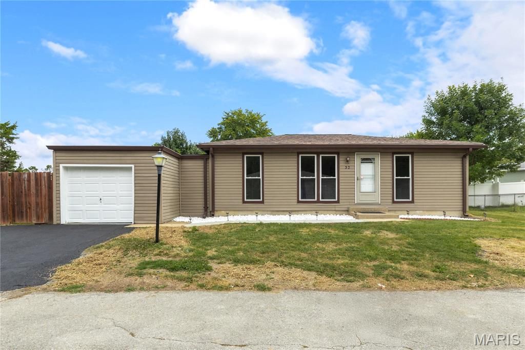 32 Plum Tree Drive, St Peters, MO 63376