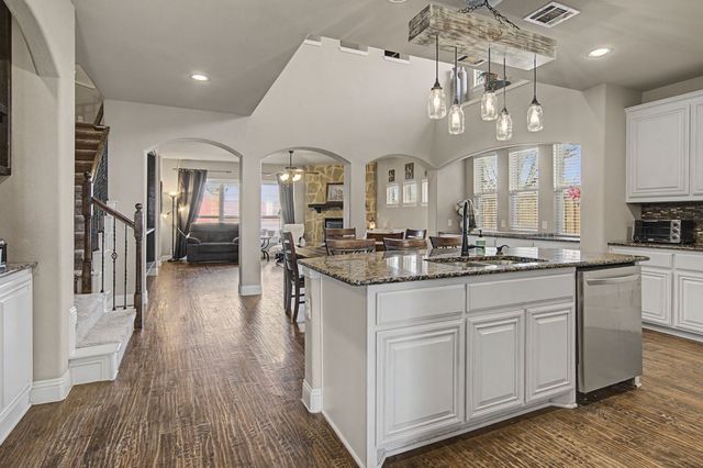 5728 Brookside Drive, Denton, TX 76226