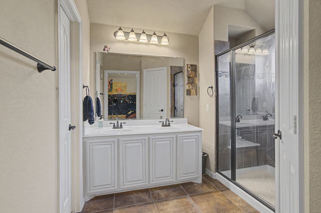 5728 Brookside Drive, Denton, TX 76226