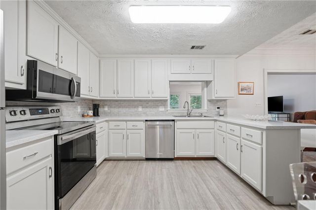 7505 Saint Charles Square, Roswell, GA 30075