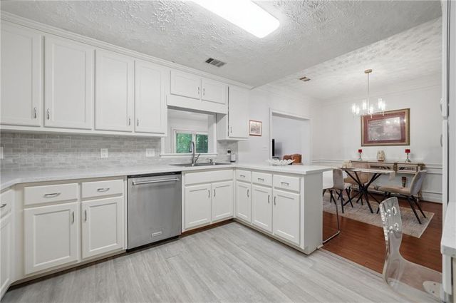 7505 Saint Charles Square, Roswell, GA 30075
