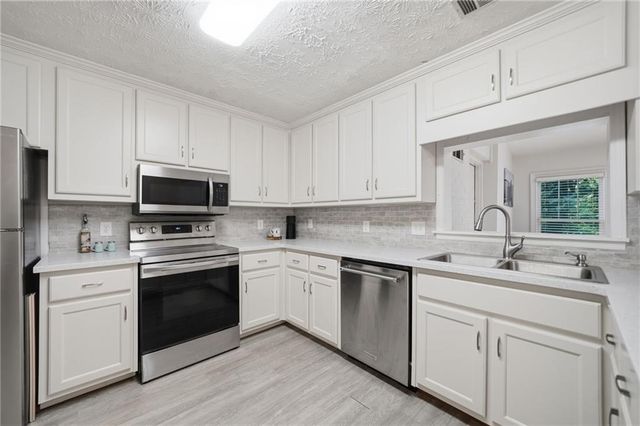 7505 Saint Charles Square, Roswell, GA 30075