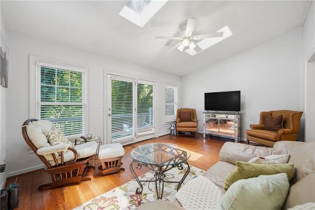 7505 Saint Charles Square, Roswell, GA 30075