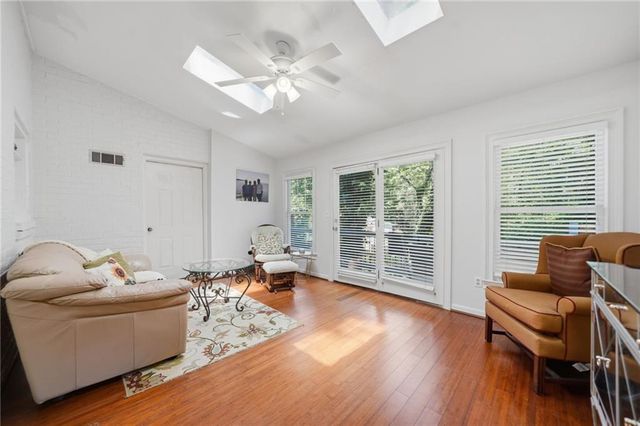 7505 Saint Charles Square, Roswell, GA 30075