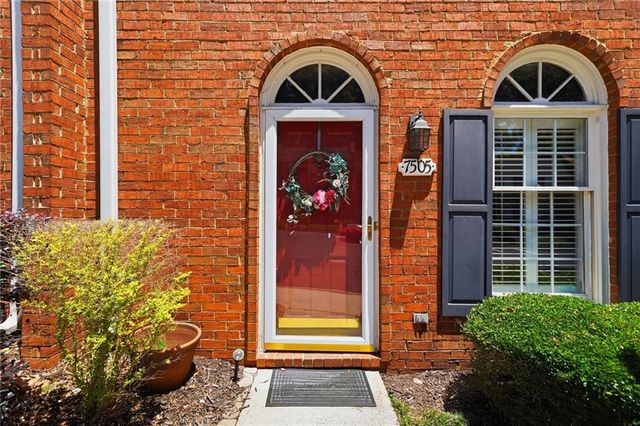 7505 Saint Charles Square, Roswell, GA 30075