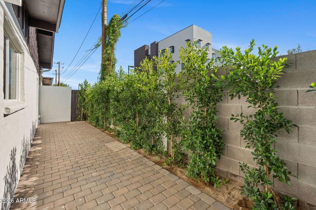 2933 N CASA TOMAS Court, Phoenix, AZ 85016