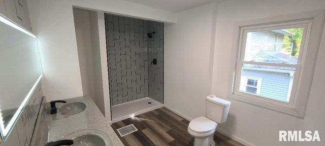 926 43RD Street, Rock Island, IL 61201