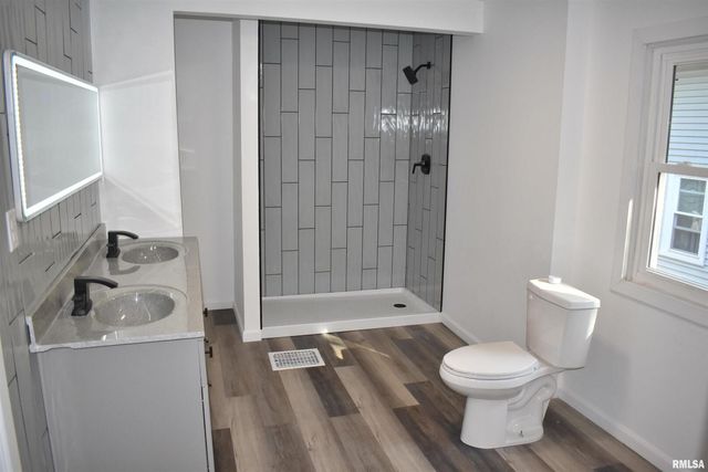 926 43RD Street, Rock Island, IL 61201