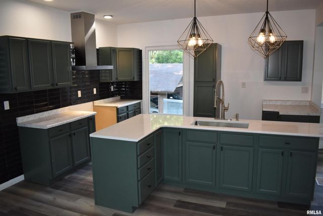 926 43RD Street, Rock Island, IL 61201