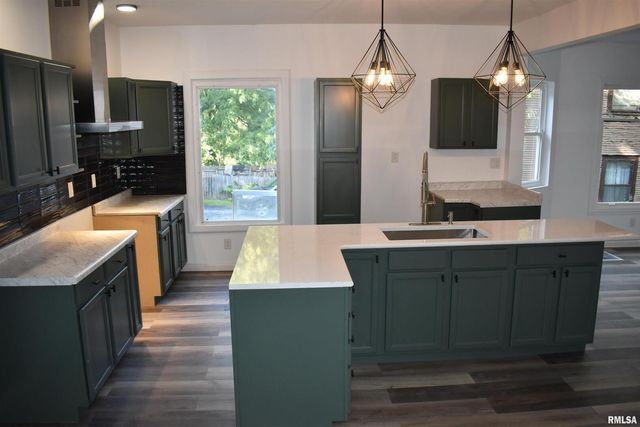 926 43RD Street, Rock Island, IL 61201