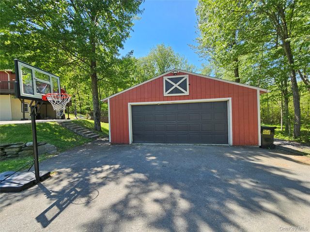 375 Eatontown Road, Port Jervis, NY 12771