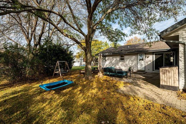 8149 S White Oak DRIVE, Oak Creek, WI 53154