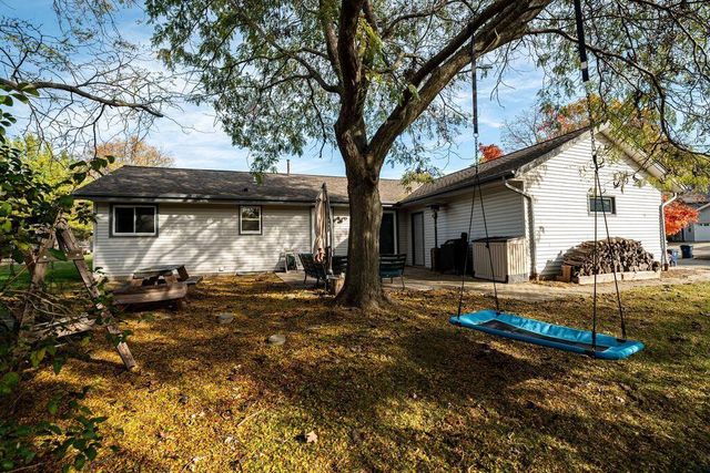 8149 S White Oak DRIVE, Oak Creek, WI 53154