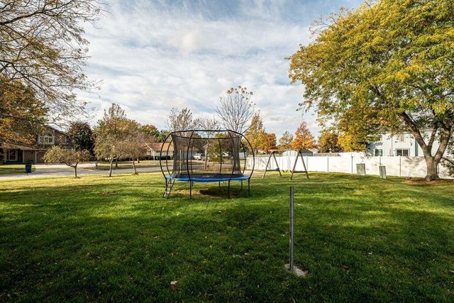 8149 S White Oak DRIVE, Oak Creek, WI 53154