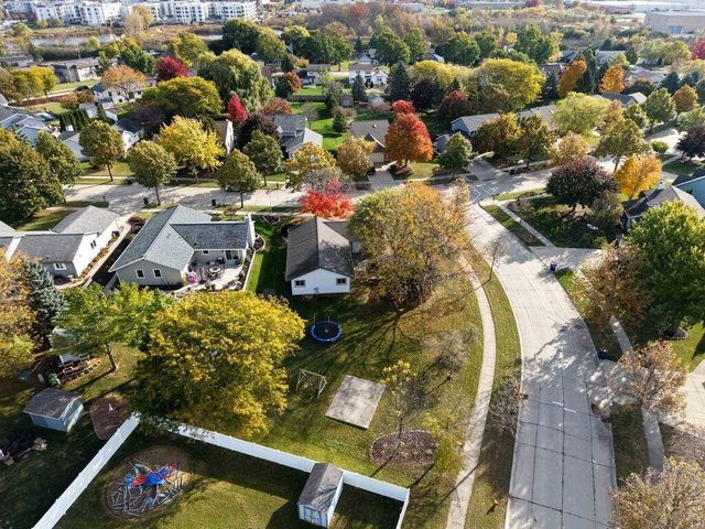 8149 S White Oak DRIVE, Oak Creek, WI 53154