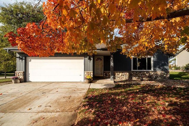 8149 S White Oak DRIVE, Oak Creek, WI 53154